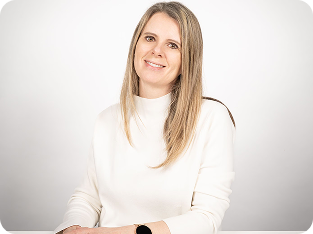 Dr. Irmgard Pötschger, Head of Medical, Quality & Regulatory Affairs, ​Nestlé Health Science
                        DE/AT 