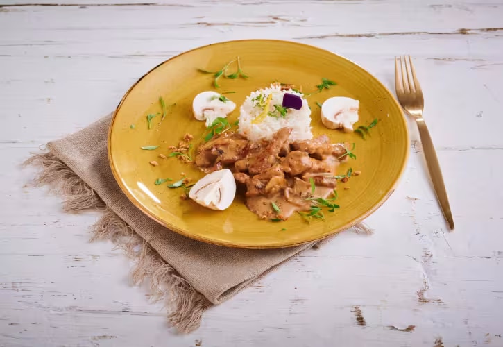Geschnetzeltes Schweinefilet mit Champignons und Duftreis