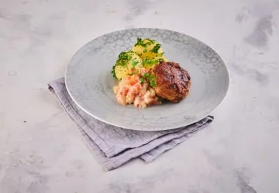 Frikadellen mit Rahmgemüse und Petersilienkartoffeln