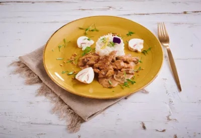 Geschnetzeltes Schweinefilet mit Champignons und Duftreis